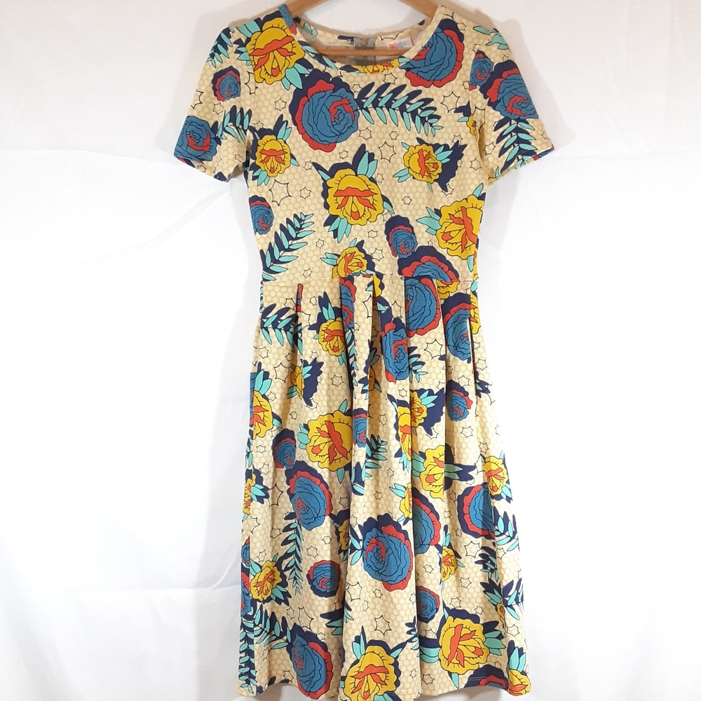 LuLaRoe Pinup Style Rose Star Simply Comfortable